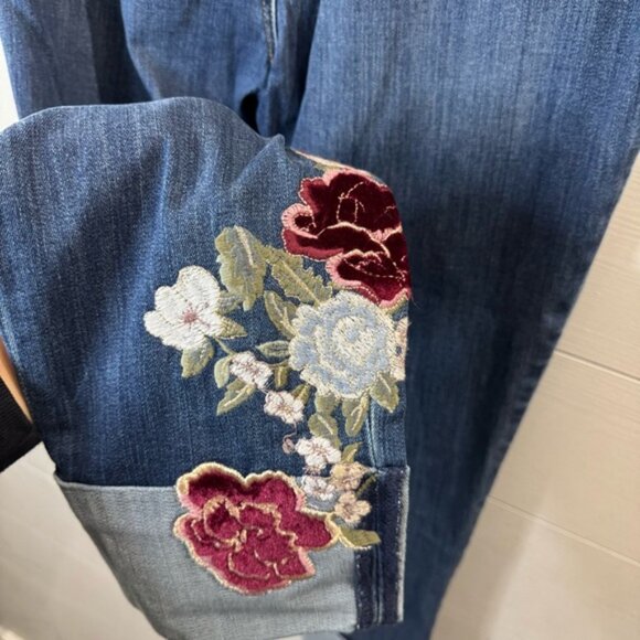 Chico's | The So Slimming Girlfriend Ankle Embroidered Blue Jeans Size 8 - Picture 11 of 11